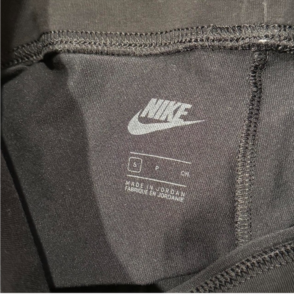Nike Black Performance Shorts - Picture 3 of 3